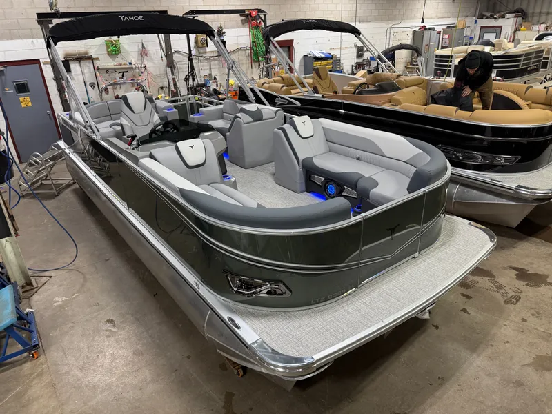 The Image of Tahoe LTZ 2385 Elite Cruise Tritoon & Honda 4-Stroke EFI 2025 - 1