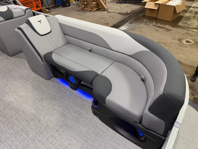 Slide: The Image of Tahoe LTZ 2385 Elite Cruise Tritoon & Honda 4-Stroke EFI 2025 - 10