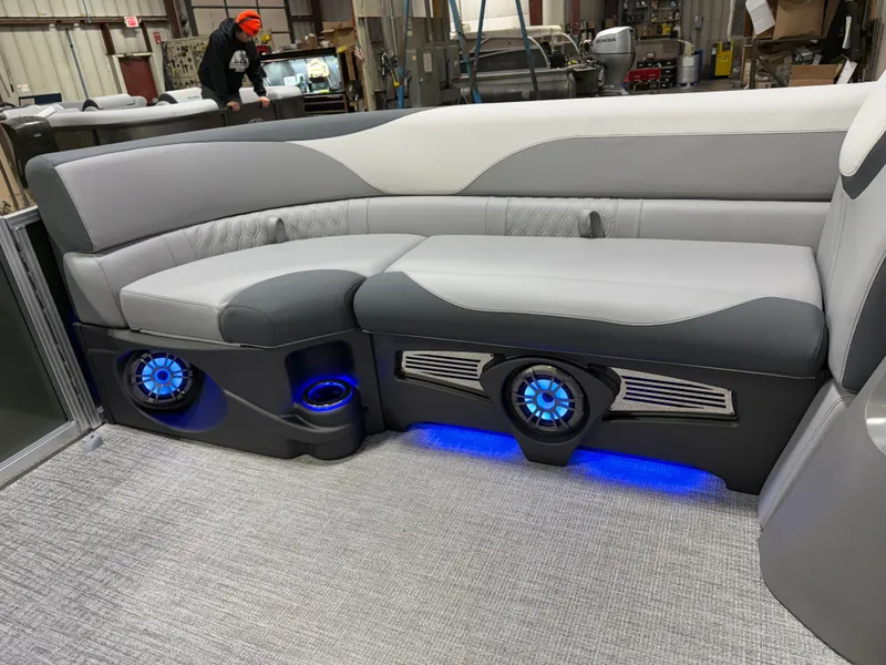 Slide: The Image of Tahoe LTZ 2385 Elite Cruise Tritoon & Honda 4-Stroke EFI 2025 - 27