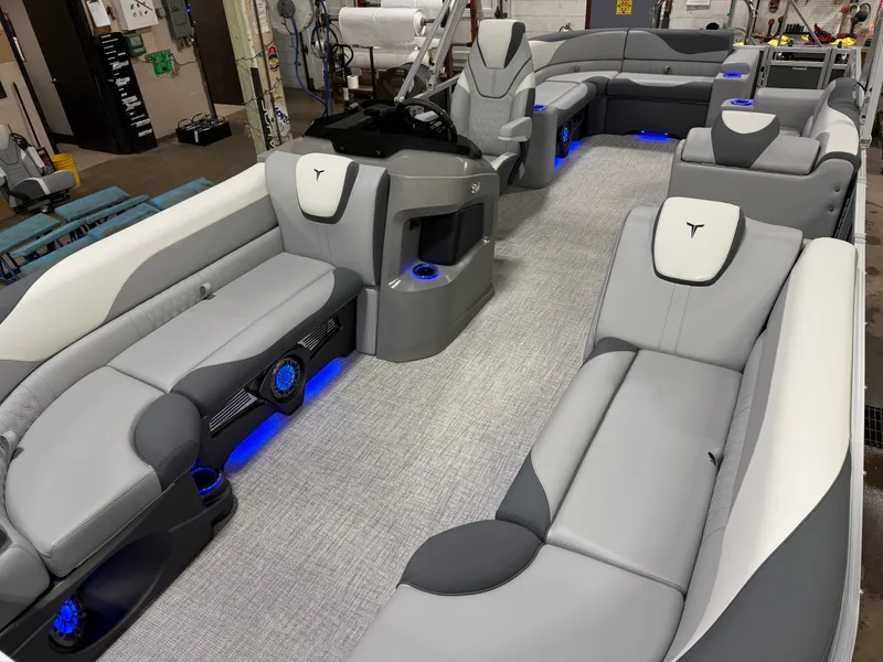 Slide: The Image of Tahoe LTZ 2385 Elite Cruise Tritoon & Honda 4-Stroke EFI 2025 - 30