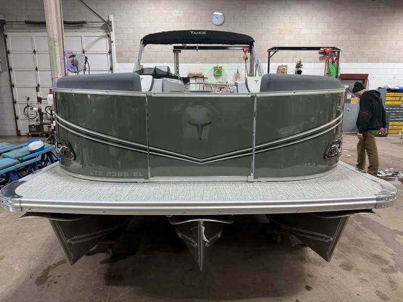 Slide: The Image of Tahoe LTZ 2385 Elite Cruise Tritoon & Honda 4-Stroke EFI 2025 - 32