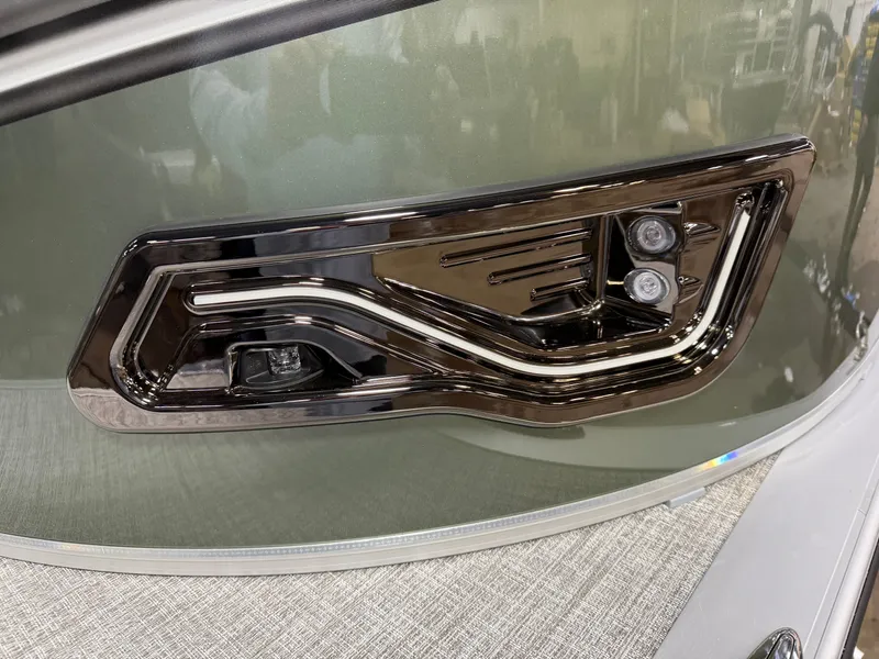 Slide: The Image of Tahoe LTZ 2385 Elite Cruise Tritoon & Honda 4-Stroke EFI 2025 - 33