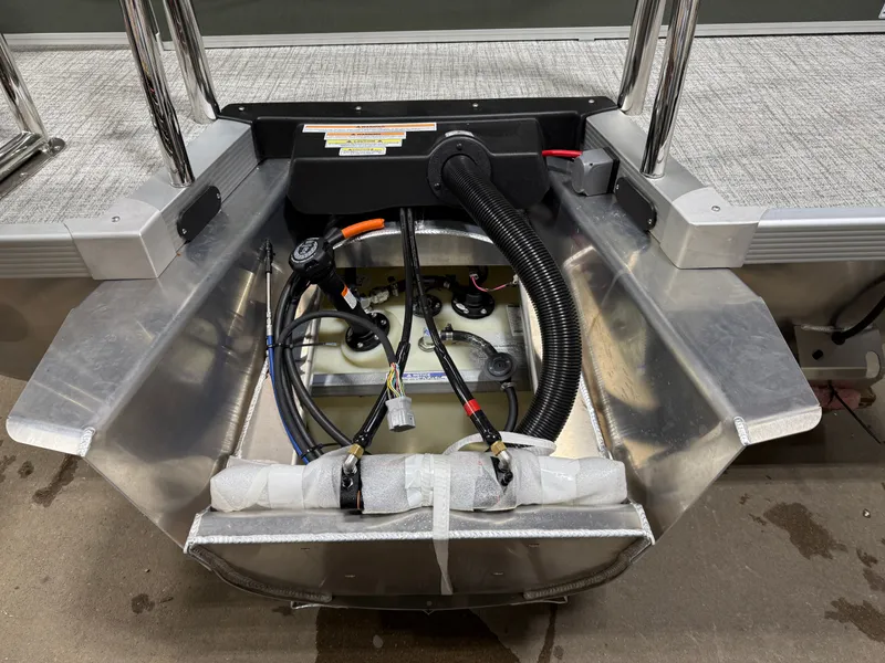 Slide: The Image of Tahoe LTZ 2385 Elite Cruise Tritoon & Honda 4-Stroke EFI 2025 - 41