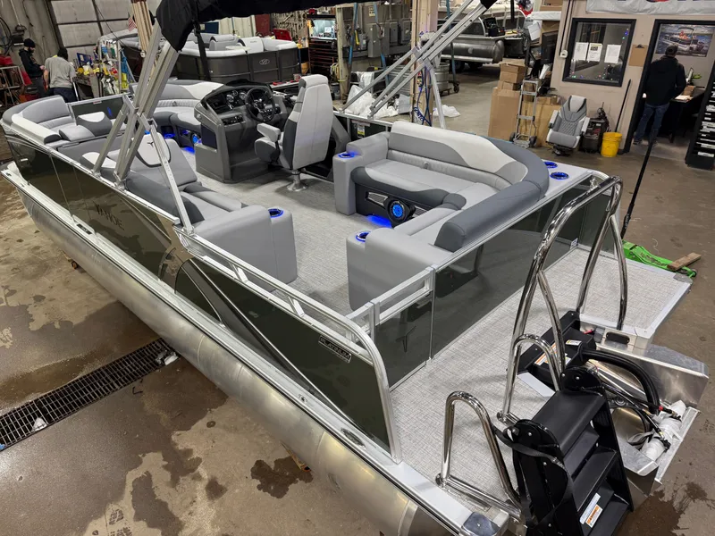 Slide: The Image of Tahoe LTZ 2385 Elite Cruise Tritoon & Honda 4-Stroke EFI 2025 - 45