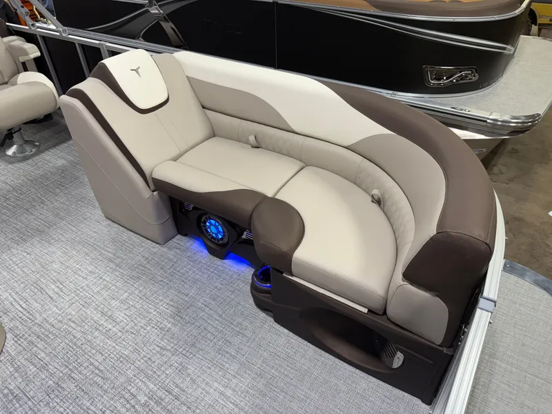 Slide: The Image of Tahoe LTZ 2385 Quad Lounge Shift SS Tritoon & Honda 4-Stroke EFI 2025 - 10
