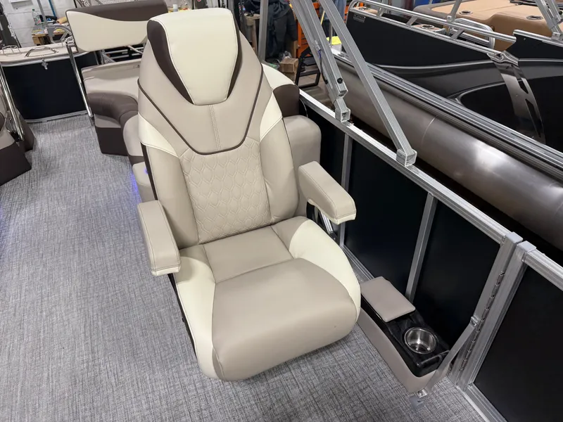 Slide: The Image of Tahoe LTZ 2385 Quad Lounge Shift SS Tritoon & Honda 4-Stroke EFI 2025 - 11