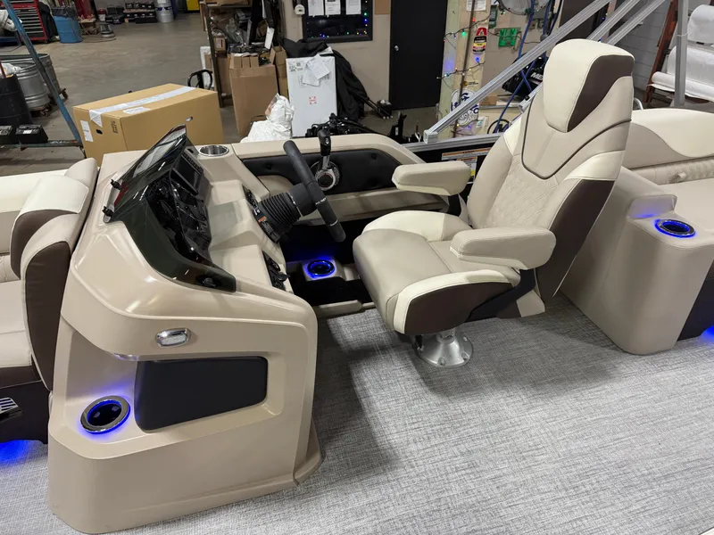 Slide: The Image of Tahoe LTZ 2385 Quad Lounge Shift SS Tritoon & Honda 4-Stroke EFI 2025 - 12