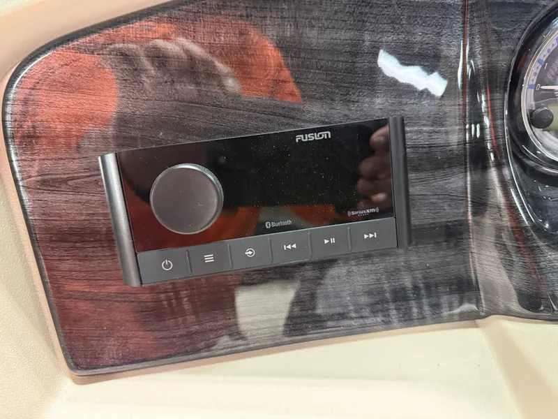 Slide: The Image of Tahoe LTZ 2385 Quad Lounge Shift SS Tritoon & Honda 4-Stroke EFI 2025 - 15