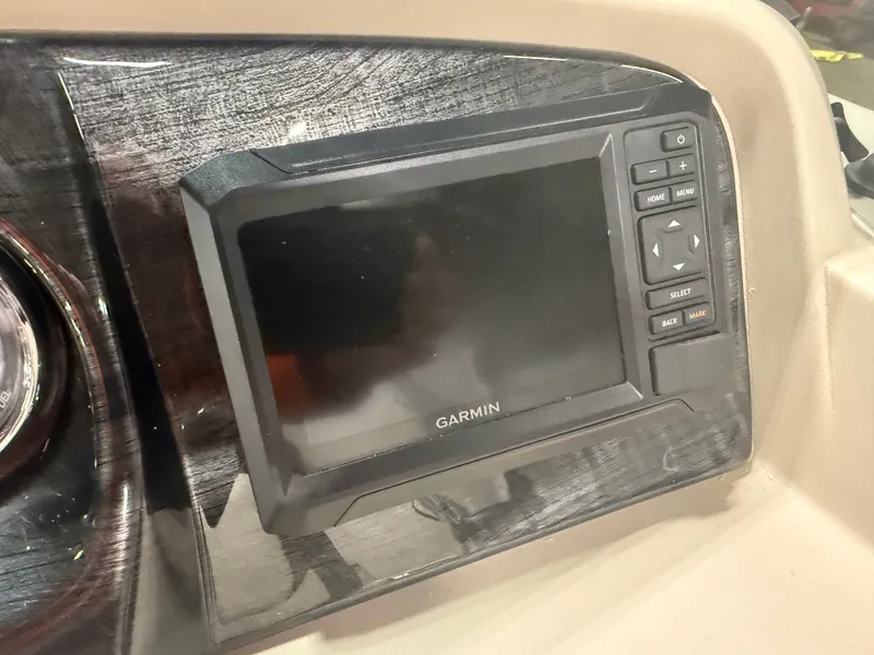 Slide: The Image of Tahoe LTZ 2385 Quad Lounge Shift SS Tritoon & Honda 4-Stroke EFI 2025 - 17