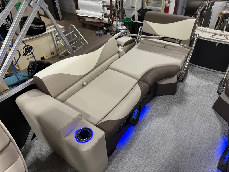 Slide: The Image of Tahoe LTZ 2385 Quad Lounge Shift SS Tritoon & Honda 4-Stroke EFI 2025 - 20