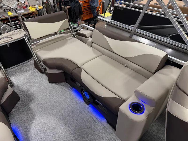 Slide: The Image of Tahoe LTZ 2385 Quad Lounge Shift SS Tritoon & Honda 4-Stroke EFI 2025 - 21