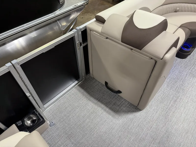 Slide: The Image of Tahoe LTZ 2385 Quad Lounge Shift SS Tritoon & Honda 4-Stroke EFI 2025 - 28