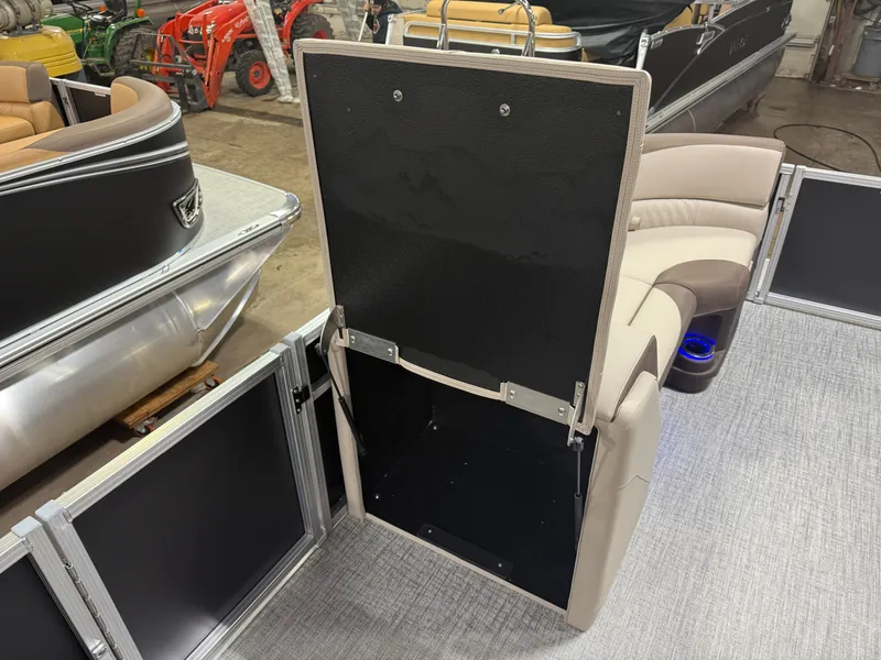 Slide: The Image of Tahoe LTZ 2385 Quad Lounge Shift SS Tritoon & Honda 4-Stroke EFI 2025 - 29