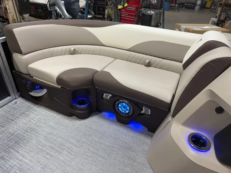 Slide: The Image of Tahoe LTZ 2385 Quad Lounge Shift SS Tritoon & Honda 4-Stroke EFI 2025 - 32