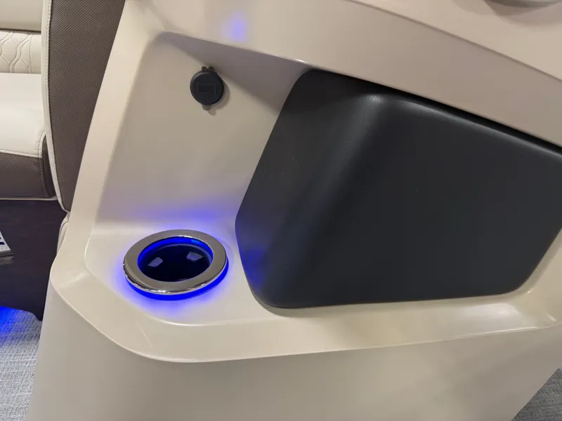 Slide: The Image of Tahoe LTZ 2385 Quad Lounge Shift SS Tritoon & Honda 4-Stroke EFI 2025 - 33