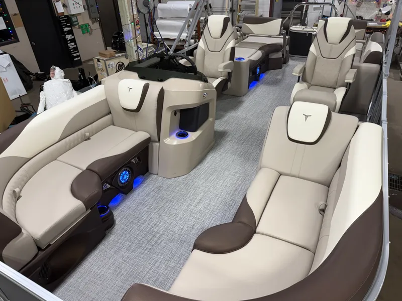 Slide: The Image of Tahoe LTZ 2385 Quad Lounge Shift SS Tritoon & Honda 4-Stroke EFI 2025 - 34