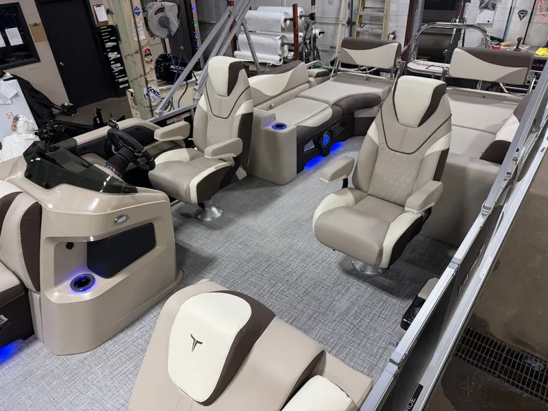 Slide: The Image of Tahoe LTZ 2385 Quad Lounge Shift SS Tritoon & Honda 4-Stroke EFI 2025 - 4