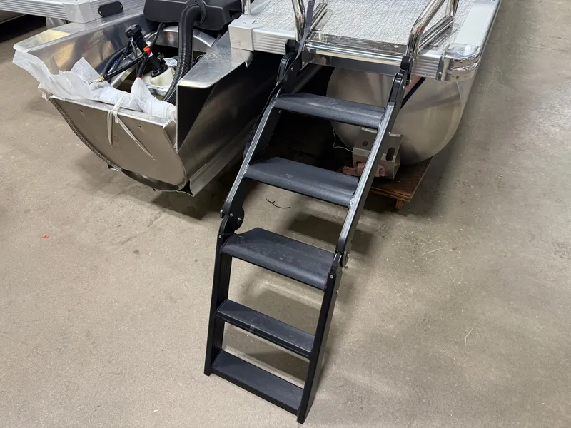 Slide: The Image of Tahoe LTZ 2385 Quad Lounge Shift SS Tritoon & Honda 4-Stroke EFI 2025 - 49