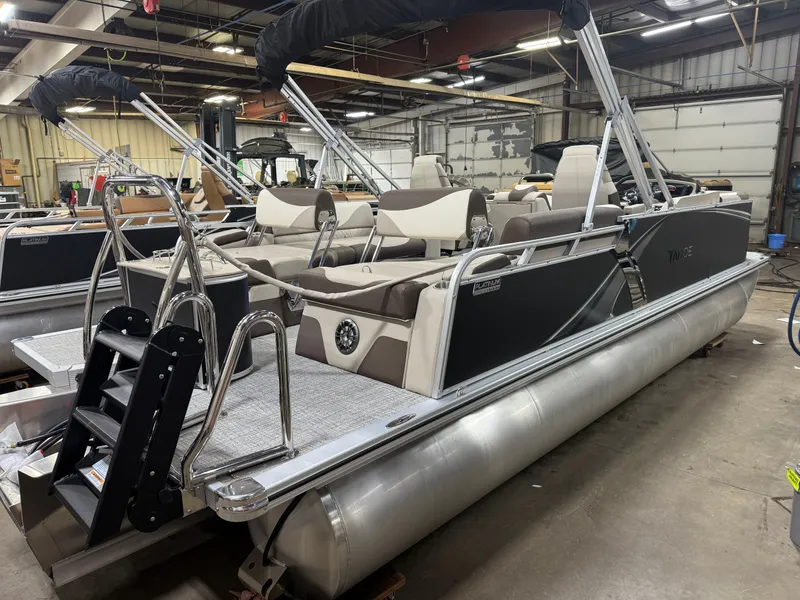 Slide: The Image of Tahoe LTZ 2385 Quad Lounge Shift SS Tritoon & Honda 4-Stroke EFI 2025 - 50