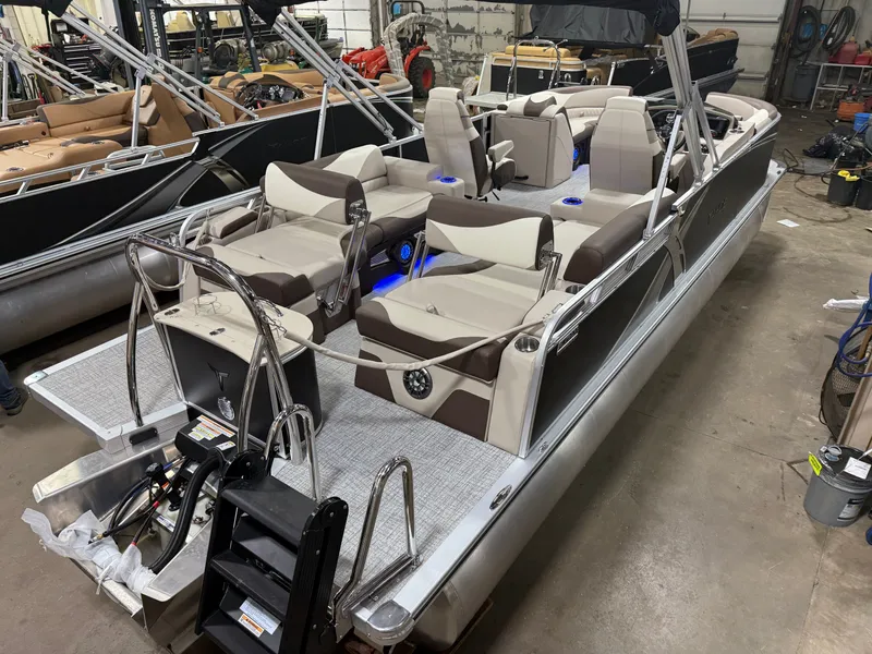 Slide: The Image of Tahoe LTZ 2385 Quad Lounge Shift SS Tritoon & Honda 4-Stroke EFI 2025 - 52