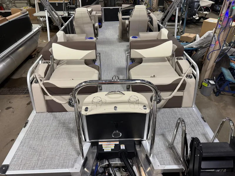 Slide: The Image of Tahoe LTZ 2385 Quad Lounge Shift SS Tritoon & Honda 4-Stroke EFI 2025 - 7