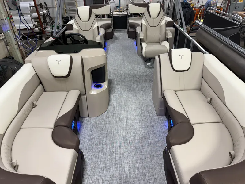 Slide: The Image of Tahoe LTZ 2385 Quad Lounge Shift SS Tritoon & Honda 4-Stroke EFI 2025 - 8