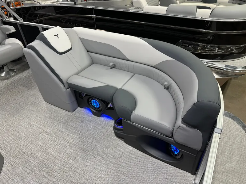 Slide: The Image of Tahoe LTZ 2385 Quad Lounge Tritoon & Honda 4-Stroke EFI 2025 - 10