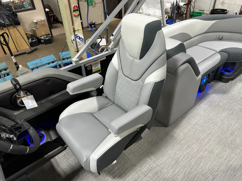 Slide: The Image of Tahoe LTZ 2385 Quad Lounge Tritoon & Honda 4-Stroke EFI 2025 - 13