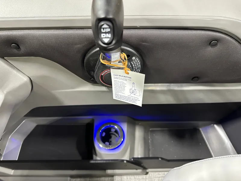 Slide: The Image of Tahoe LTZ 2385 Quad Lounge Tritoon & Honda 4-Stroke EFI 2025 - 18