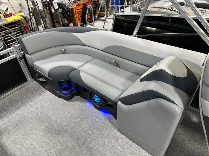 Slide: The Image of Tahoe LTZ 2385 Quad Lounge Tritoon & Honda 4-Stroke EFI 2025 - 20