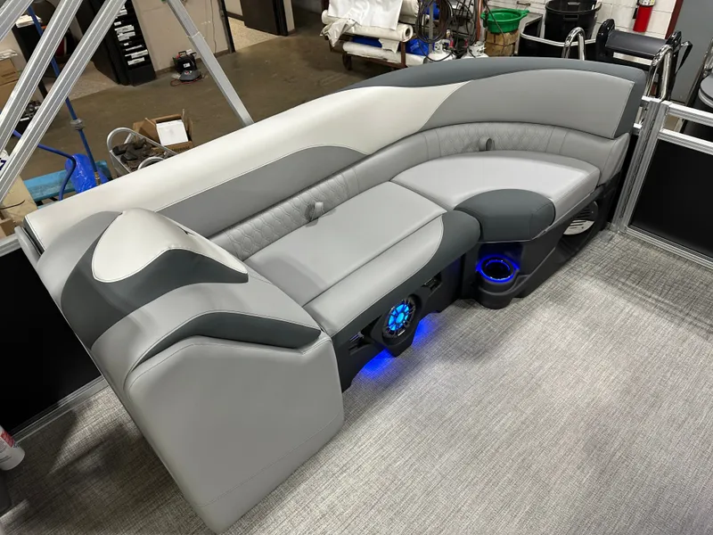 Slide: The Image of Tahoe LTZ 2385 Quad Lounge Tritoon & Honda 4-Stroke EFI 2025 - 21