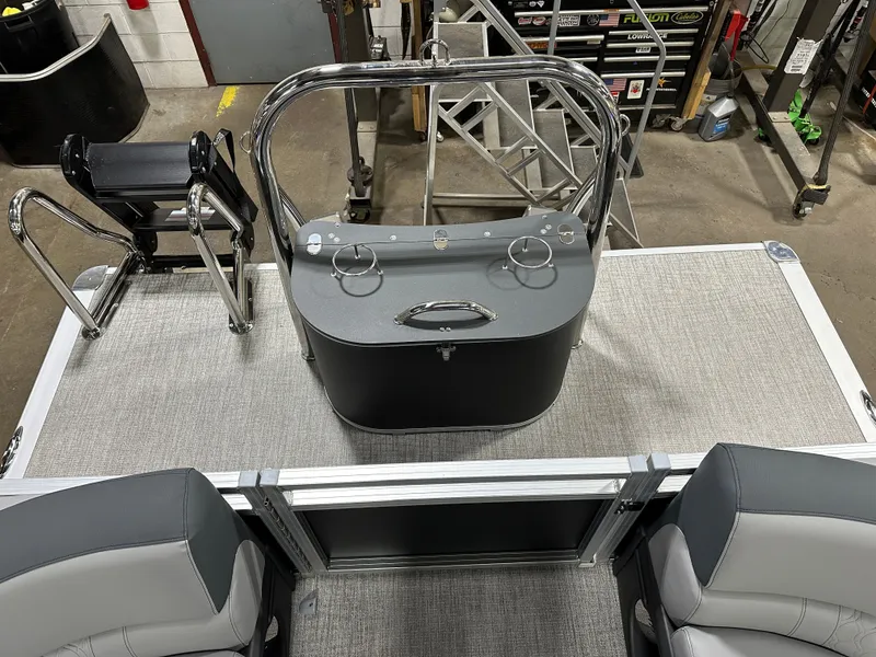 Slide: The Image of Tahoe LTZ 2385 Quad Lounge Tritoon & Honda 4-Stroke EFI 2025 - 22