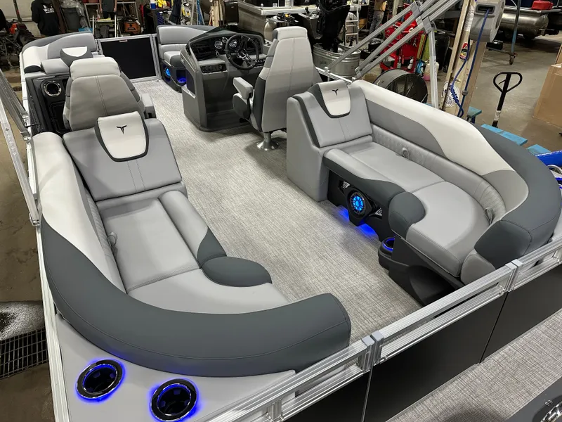 Slide: The Image of Tahoe LTZ 2385 Quad Lounge Tritoon & Honda 4-Stroke EFI 2025 - 24