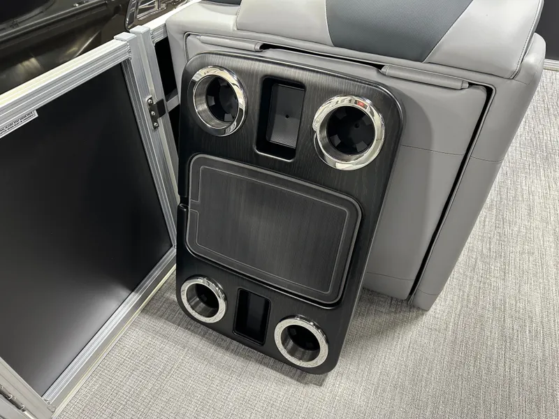 Slide: The Image of Tahoe LTZ 2385 Quad Lounge Tritoon & Honda 4-Stroke EFI 2025 - 27