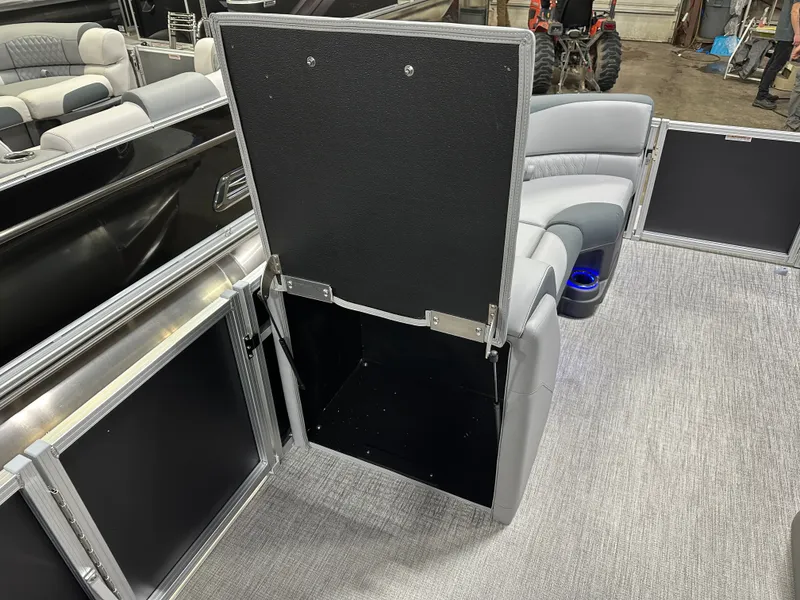 Slide: The Image of Tahoe LTZ 2385 Quad Lounge Tritoon & Honda 4-Stroke EFI 2025 - 28