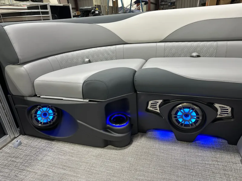 Slide: The Image of Tahoe LTZ 2385 Quad Lounge Tritoon & Honda 4-Stroke EFI 2025 - 32