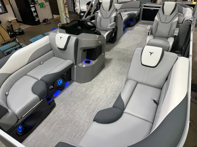 Slide: The Image of Tahoe LTZ 2385 Quad Lounge Tritoon & Honda 4-Stroke EFI 2025 - 33