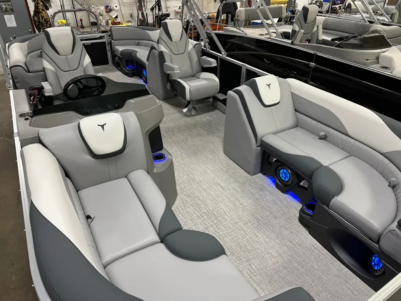 Slide: The Image of Tahoe LTZ 2385 Quad Lounge Tritoon & Honda 4-Stroke EFI 2025 - 34