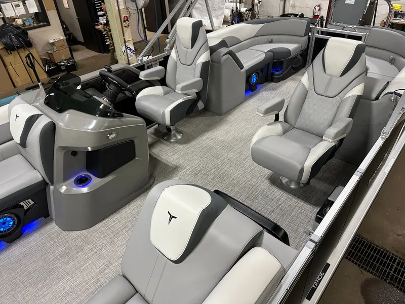 Slide: The Image of Tahoe LTZ 2385 Quad Lounge Tritoon & Honda 4-Stroke EFI 2025 - 4