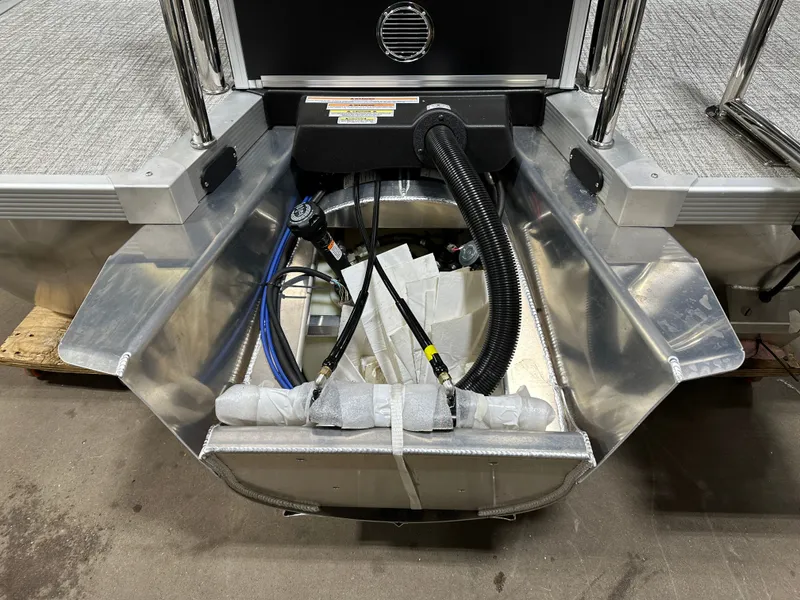 Slide: The Image of Tahoe LTZ 2385 Quad Lounge Tritoon & Honda 4-Stroke EFI 2025 - 44