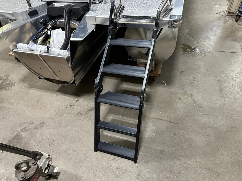 Slide: The Image of Tahoe LTZ 2385 Quad Lounge Tritoon & Honda 4-Stroke EFI 2025 - 47