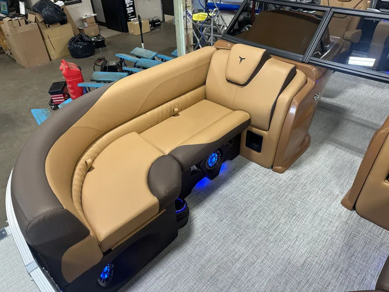 Slide: The Image of Tahoe LTZ 2385 Swingback (VRB) Windshield Tritoon & Honda 4-Stroke EFI 2025 - 10