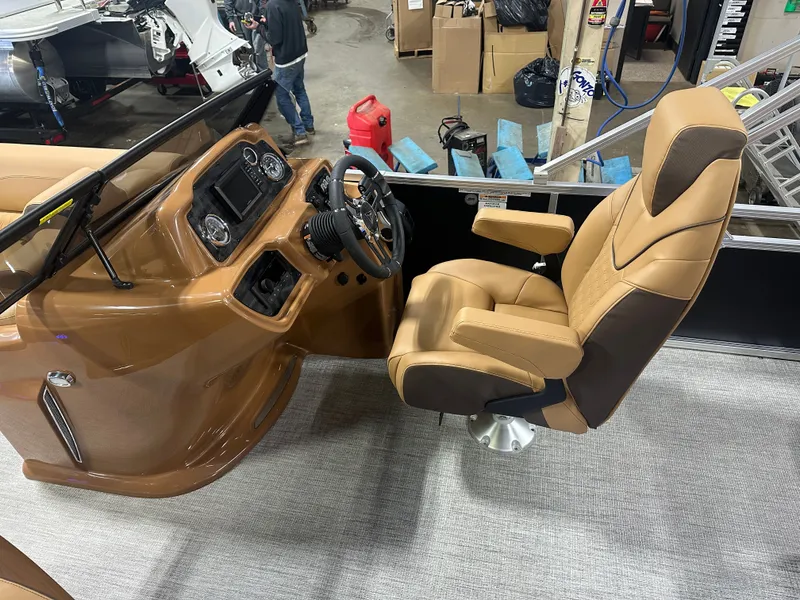 Slide: The Image of Tahoe LTZ 2385 Swingback (VRB) Windshield Tritoon & Honda 4-Stroke EFI 2025 - 13