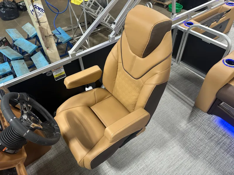 Slide: The Image of Tahoe LTZ 2385 Swingback (VRB) Windshield Tritoon & Honda 4-Stroke EFI 2025 - 14