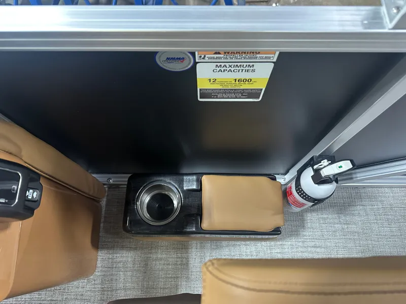 Slide: The Image of Tahoe LTZ 2385 Swingback (VRB) Windshield Tritoon & Honda 4-Stroke EFI 2025 - 18