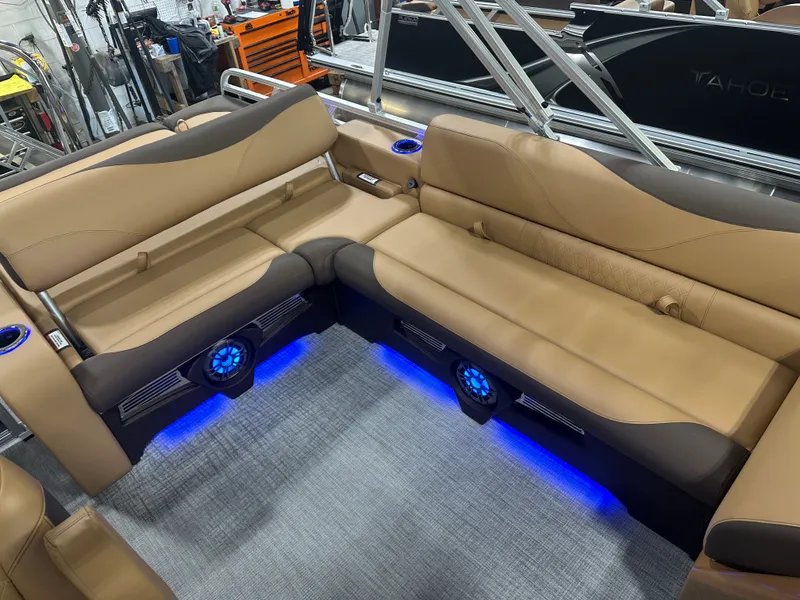 Slide: The Image of Tahoe LTZ 2385 Swingback (VRB) Windshield Tritoon & Honda 4-Stroke EFI 2025 - 27