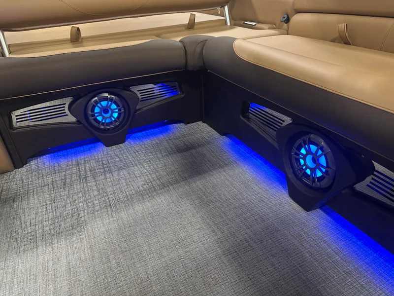 Slide: The Image of Tahoe LTZ 2385 Swingback (VRB) Windshield Tritoon & Honda 4-Stroke EFI 2025 - 28