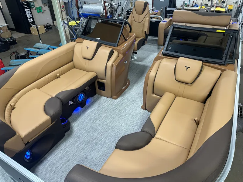 Slide: The Image of Tahoe LTZ 2385 Swingback (VRB) Windshield Tritoon & Honda 4-Stroke EFI 2025 - 34