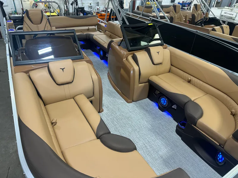 Slide: The Image of Tahoe LTZ 2385 Swingback (VRB) Windshield Tritoon & Honda 4-Stroke EFI 2025 - 35