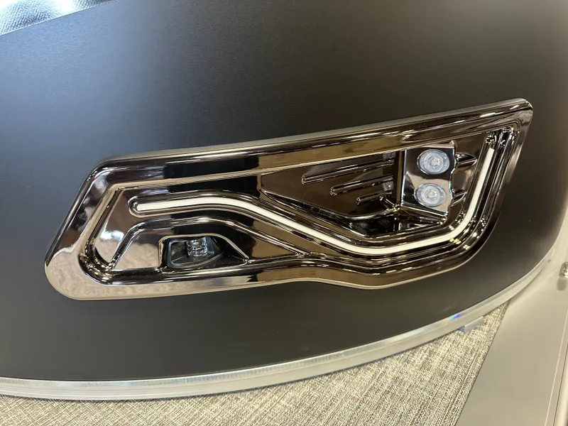 Slide: The Image of Tahoe LTZ 2385 Swingback (VRB) Windshield Tritoon & Honda 4-Stroke EFI 2025 - 37